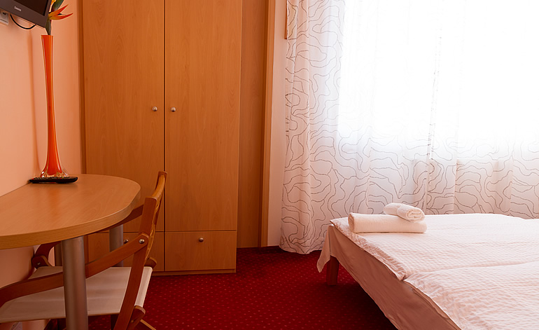 Dvojlůžkový pokoj (pokoj č. 7 a 8)